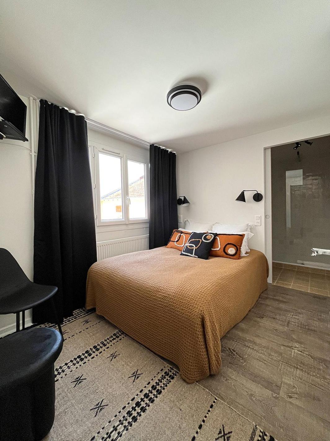 Hotel Du Commerce Cluny Bagian luar foto