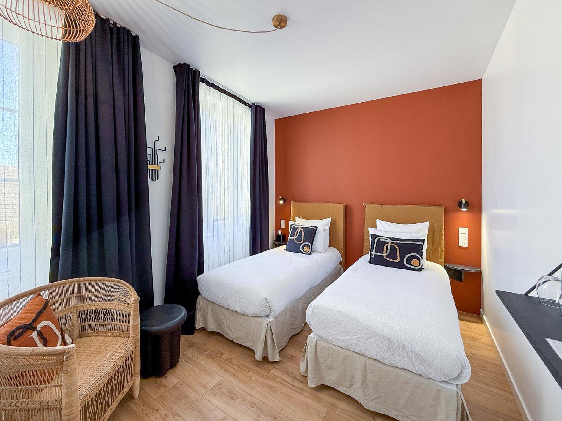 Hotel Du Commerce Cluny Bagian luar foto